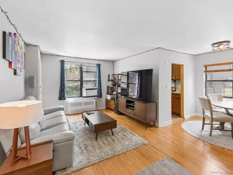 196-29 69th Ave # 1ST, Fresh Meadows, NY 11365