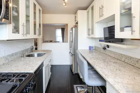 71-11 252 St #195B, New York, NY 11426