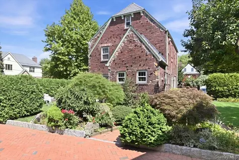 Exterior - 159-02 28th Ave, Flushing, NY 11358 photo 10 of 12