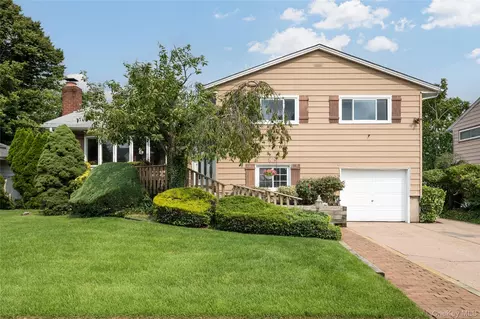10 Primrose Ave, Hicksville, NY 11801