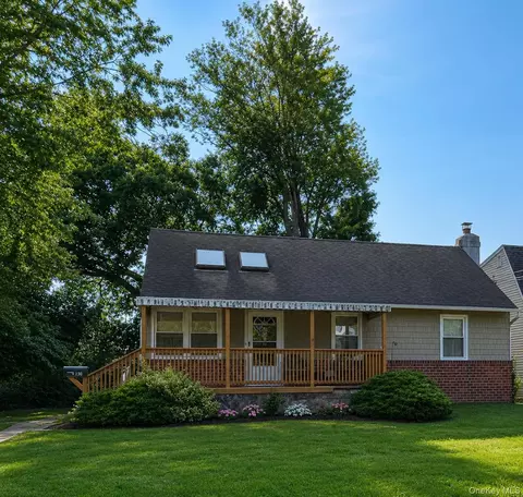30 Anderson Ave, North Babylon, NY 11703