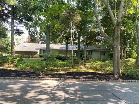 30 Fairway Dr, Port Jefferson, NY 11777