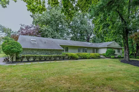 30 Fairway Dr, Port Jefferson, NY 11777