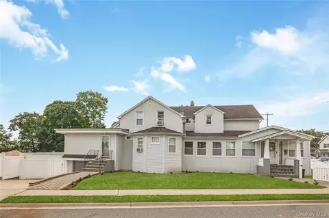 38 Wall St, Farmingdale, NY 11735