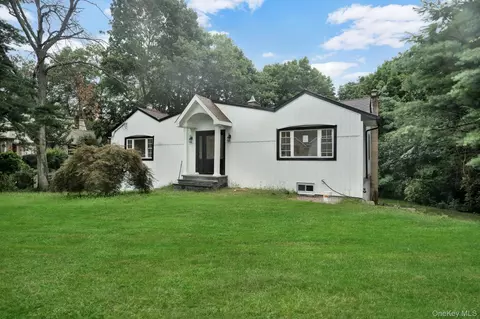 7 Weinmann Blvd, Melville, NY 11747