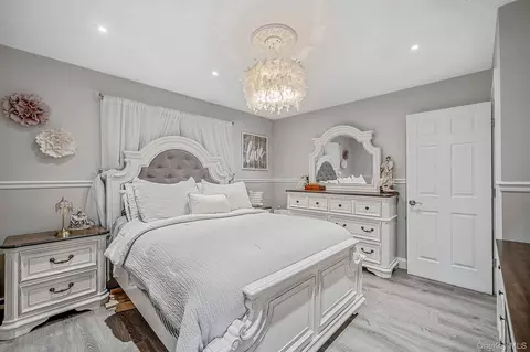 Bedroom - 5 Overlook Dr, Mastic, NY 11950 photo 2 of 8