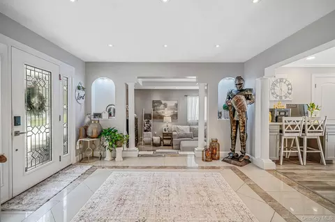 Entry Way - 5 Overlook Dr, Mastic, NY 11950 photo 1 of 4
