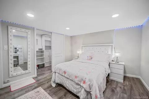Bedroom - 5 Overlook Dr, Mastic, NY 11950 photo 5 of 8