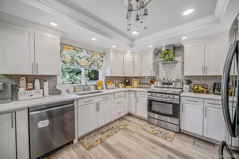 Kitchen - 5 Overlook Dr, Mastic, NY 11950 photo 3 of 4