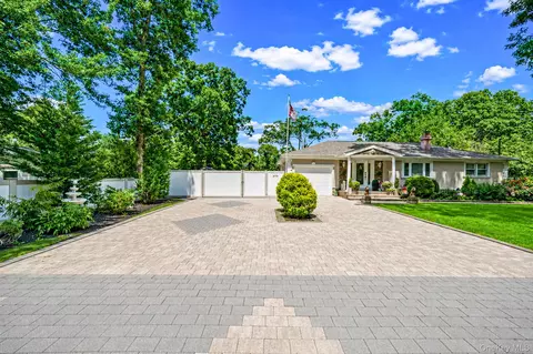 Exterior - 5 Overlook Dr, Mastic, NY 11950 photo 2 of 17