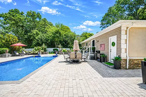 Exterior - 5 Overlook Dr, Mastic, NY 11950 photo 3 of 17
