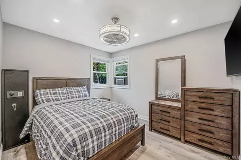 Bedroom - 5 Overlook Dr, Mastic, NY 11950 photo 3 of 8
