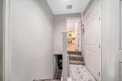 Entry Way - 5 Overlook Dr, Mastic, NY 11950 photo 4 of 4