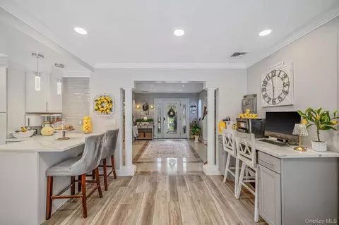 Entry Way - 5 Overlook Dr, Mastic, NY 11950 photo 3 of 4
