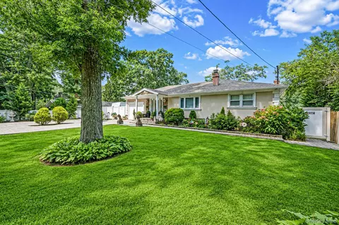 Exterior - 5 Overlook Dr, Mastic, NY 11950 photo 1 of 17