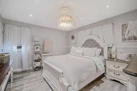 Bedroom - 5 Overlook Dr, Mastic, NY 11950 photo 1 of 8