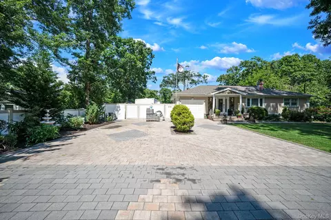 Exterior - 5 Overlook Dr, Mastic, NY 11950 photo 10 of 17