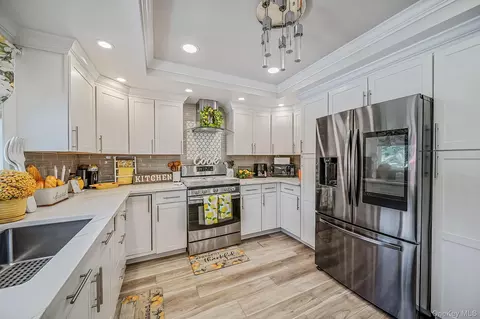Kitchen - 5 Overlook Dr, Mastic, NY 11950 photo 2 of 4