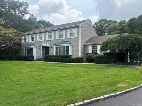 4 Saybrook Ct, Port Jefferson Station, NY 11776
