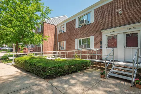 226-06 Manor Rd #7-3, New York, NY 11427
