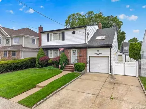 1769 W End Ave, North Hempstead, NY 11040