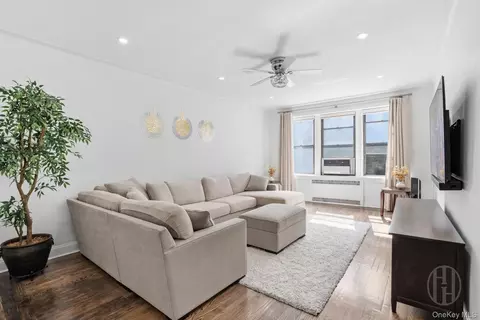 3545 81st St #B5, New York, NY 11372