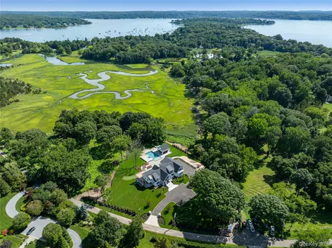 220 Beach Rd, Oyster Bay, NY 11771