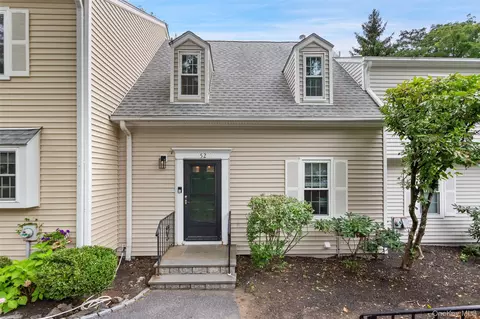 52 Carrollwood Dr, Greenburgh, NY 10591