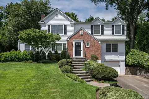 73 Revere Rd, North Hempstead, NY 11577