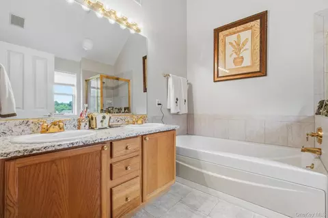 Bath - 165 Underhill Ln, Peekskill, NY 10566 photo 1 of 3
