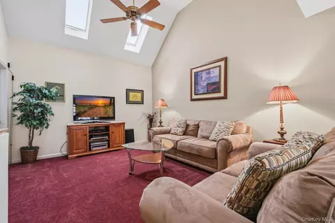 Living - 165 Underhill Ln, Peekskill, NY 10566 photo 3 of 7