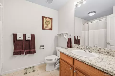 Bath - 165 Underhill Ln, Peekskill, NY 10566 photo 3 of 3