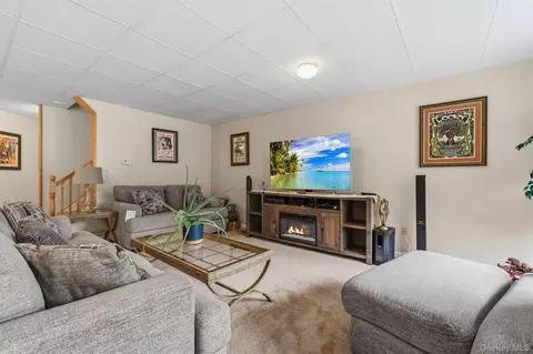 Living - 165 Underhill Ln, Peekskill, NY 10566 photo 6 of 7