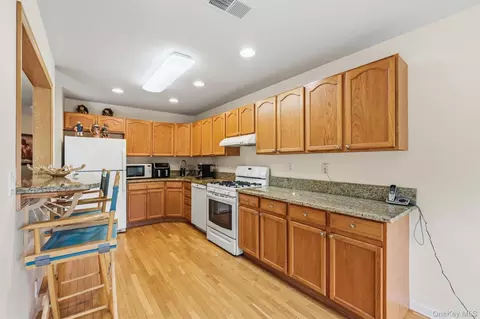 Kitchen - 165 Underhill Ln, Peekskill, NY 10566 photo 3 of 4