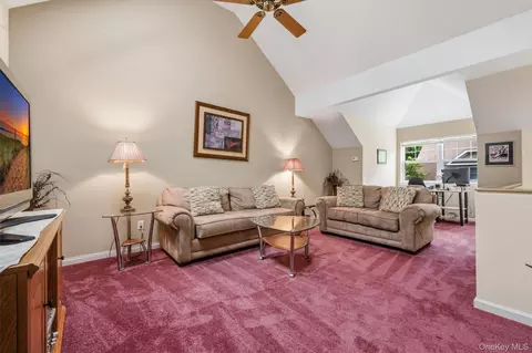 Living - 165 Underhill Ln, Peekskill, NY 10566 photo 4 of 7