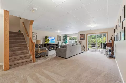 Living - 165 Underhill Ln, Peekskill, NY 10566 photo 5 of 7