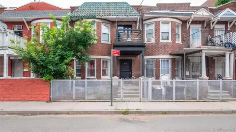 8717 160th St, New York, NY 11432