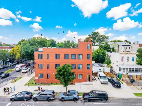 10717 34th Ave, New York, NY 11368