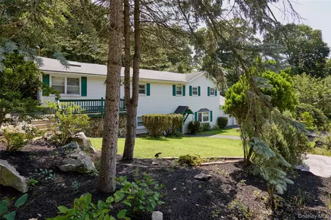 140 Nardin Rd, Lake Peekskill, NY 10537