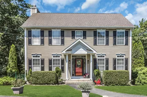 1025 Seawood Dr, Southold, NY 11971