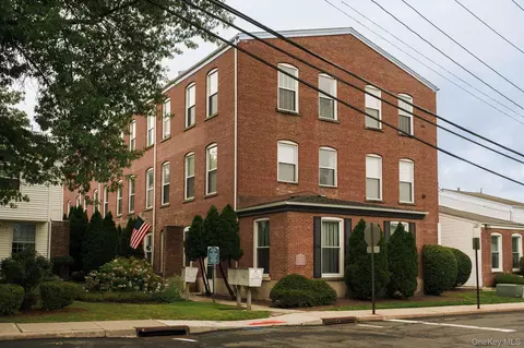 34 Village Ml, Haverstraw, NY 10927