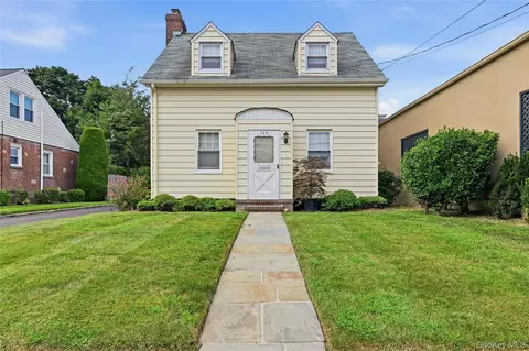 148 Canterbury Rd, North Hempstead, NY 11596
