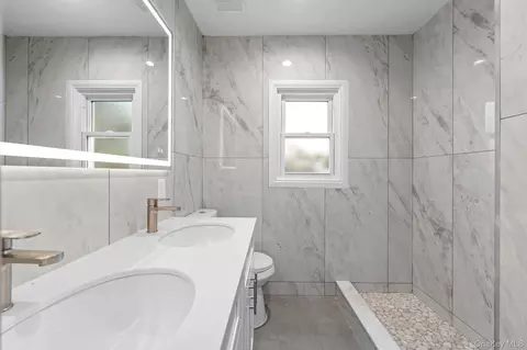 Bath - 2 Fordham Pl, Hempstead, NY 11550 photo 1 of 2