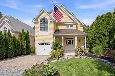 114 Eatons Neck Rd, Northport, NY 11768