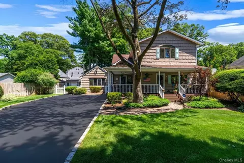 24 Luther Pl, Huntington Station, NY 11746