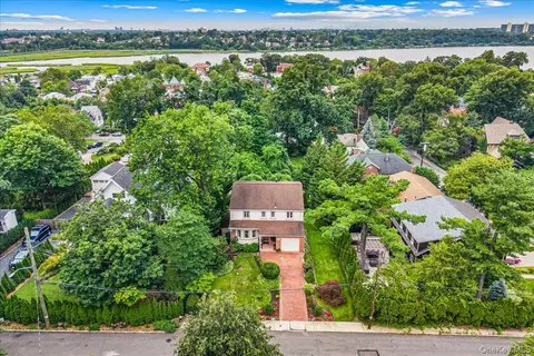 3850 Hillcrest Ave, New York, NY 11363