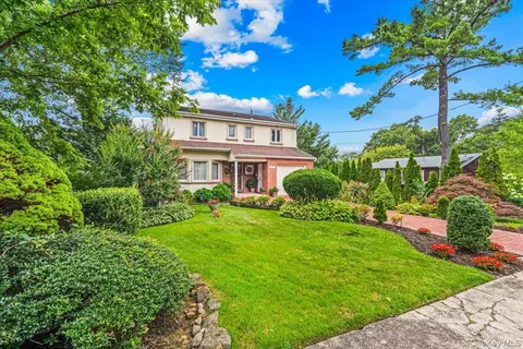 3850 Hillcrest Ave, New York, NY 11363