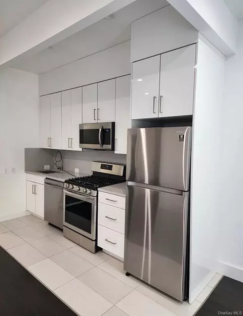 1440 31st Ave #1R, Astoria, NY 11106