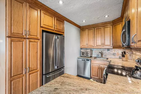 Kitchen - 162-10 Powells Cove Blvd #7D, Whitestone, NY 11357 photo 2 of 2