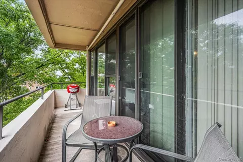 Exterior - 162-10 Powells Cove Blvd #7D, Whitestone, NY 11357 photo 2 of 4